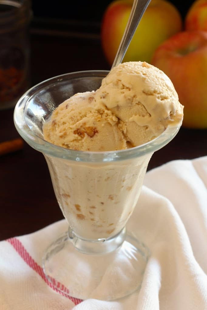 three scoopes of pecan praline ice cream with apples 